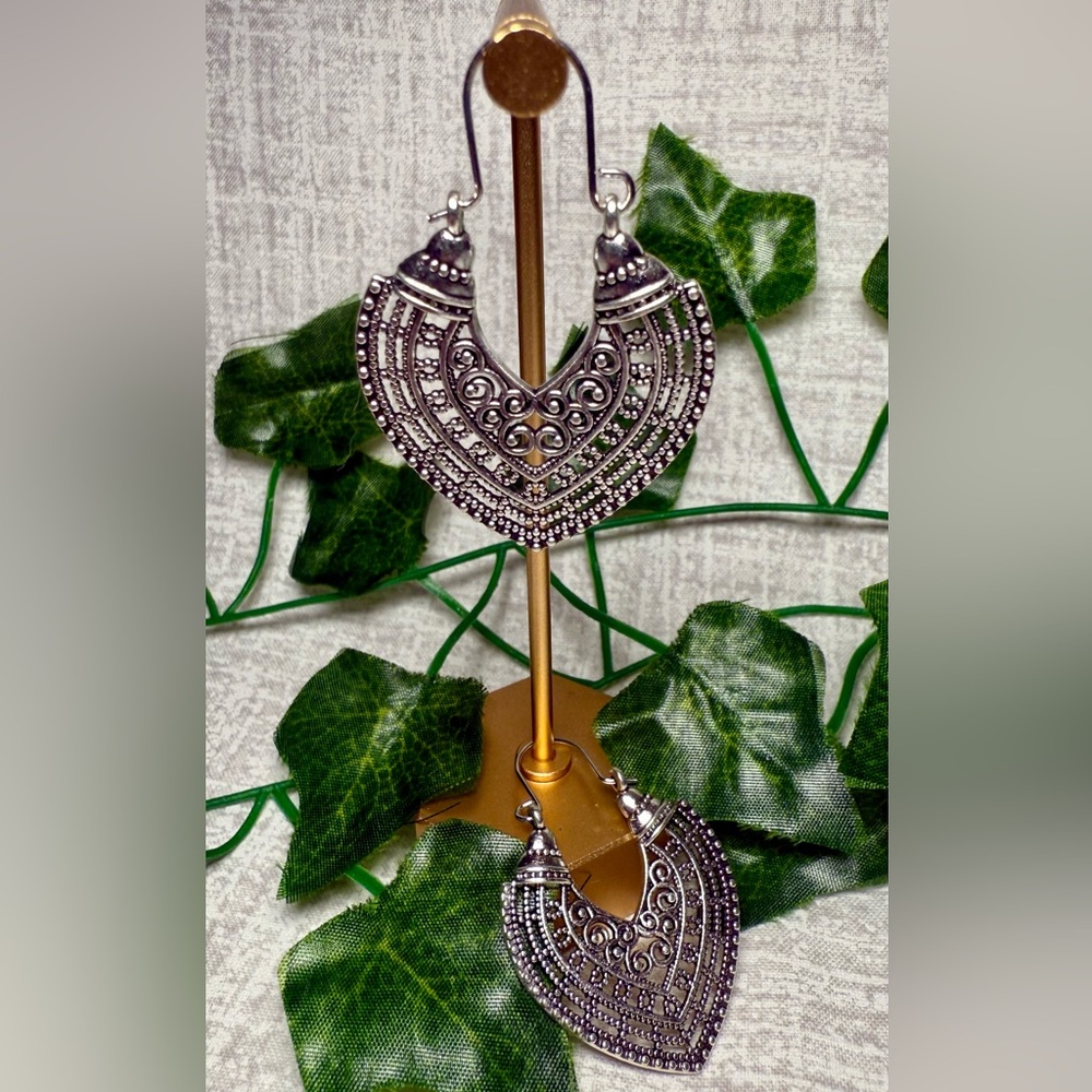 NWT Boho Tribal Dangle Earrings: Antique Silver Chevron Design